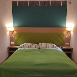 https://vintage-apartment.graz-austria-hotels.com